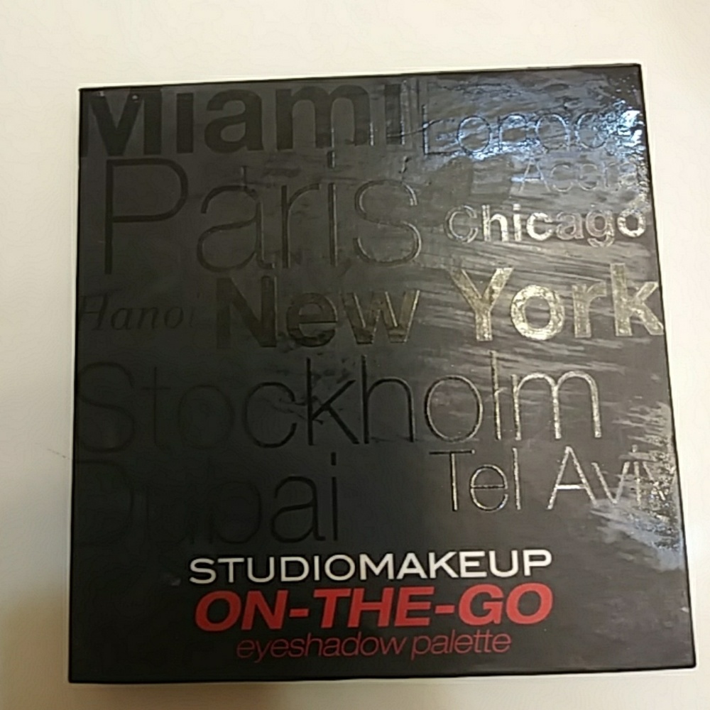 Studio make up on-the-go pallet